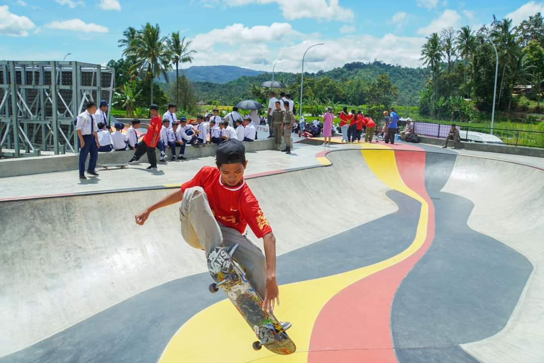 Timnas Skateboard Jajal Obstacle Skatepark di Sport Center Padang Panjang