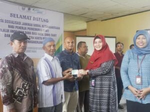 7.764 Pekerja Pekebun Sawit di Pasbar Terima Perlindungan BPJS Ketenagakerjaan