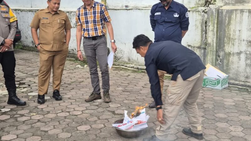 KPU Padang Panjang Lakukan Pemusnahan Kelebihan Surat Suara dan Rusak
