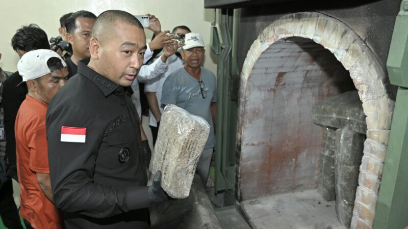 Pemusnahan Barang Bukti 624,5 Kg Ganja, Plt Gubernur Apresiasi BNNP Sumbar