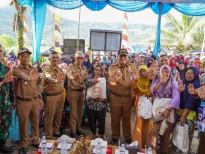 Ketahanan Pangan, Pemko Padang Salurkan Bantuan Beras bagi Warga Bungus Timur