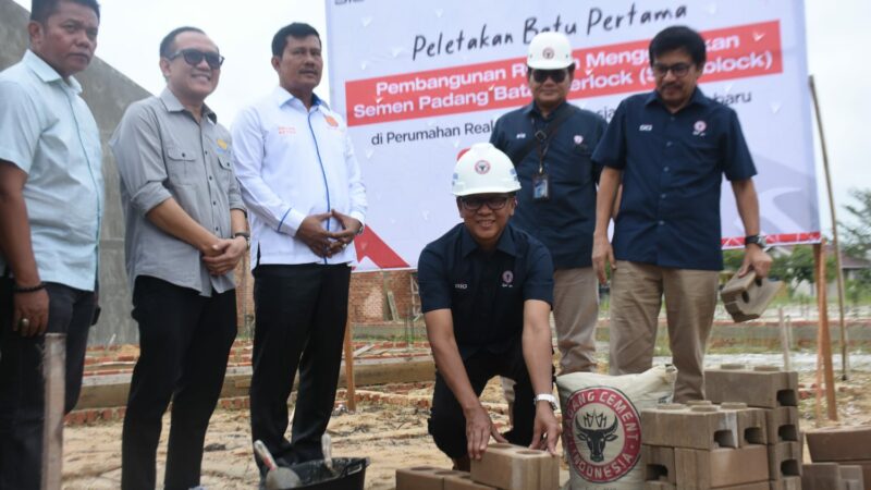 Gunakan Sepablock, Semen Padang dan REI Riau Bangun Rumah Warga Kurang Mampu di Kampar