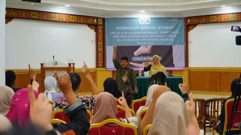 Staf Pelayanan Publik UNAND Dibekali Pelatihan Bahasa Isyarat