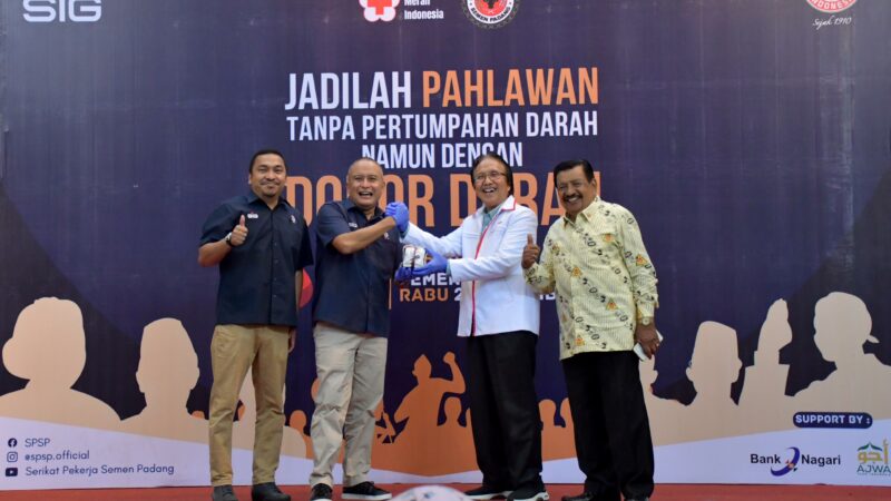 Aksi Donor Darah, PT Semen Padang Serahkan 325 Kantong  ke PMI Padang