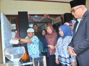 Pj Wako Padang Apresiasi FMIPA dan LPPM UNAND Hadirkan  VCO Prebiotik Cegah Stunting