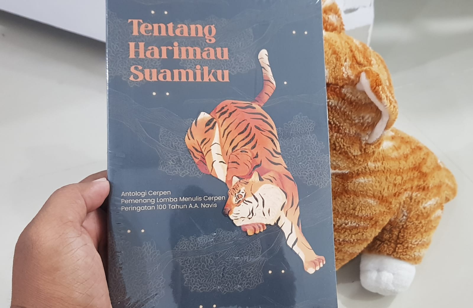 100 Tahun AA Navis: Luncurkan Buku Antologi Cerpen 'Tentang Harimau Suamiku'