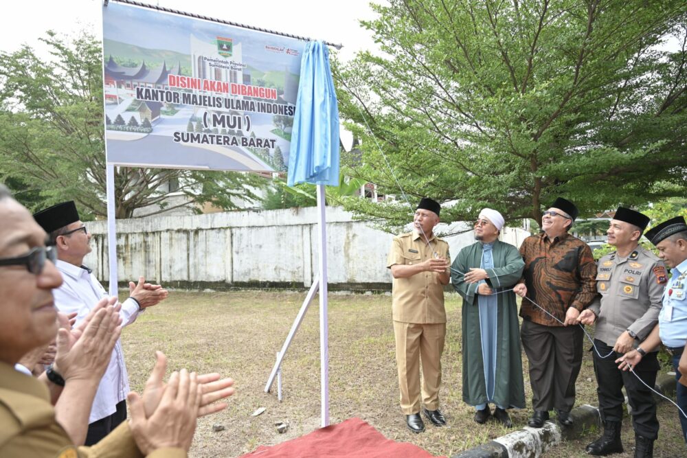 Gubernur Sumbar Resmikan Lokasi Pembangunan Kantor MUI di Kompleks Masjid Raya