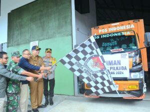 Lepas Distribusi Logistik Pilkada 2024,Pj Wako Padang Harapkan Partisipasi Pemilih Tinggi