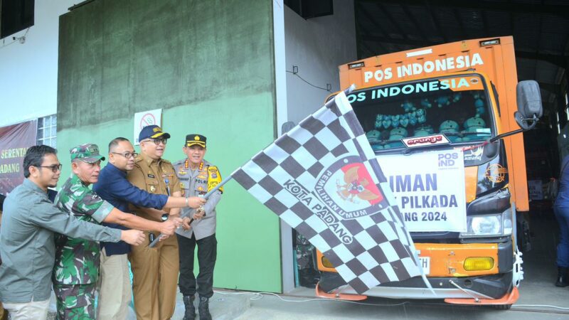 Lepas Distribusi Logistik Pilkada 2024,Pj Wako Padang Harapkan Partisipasi Pemilih Tinggi