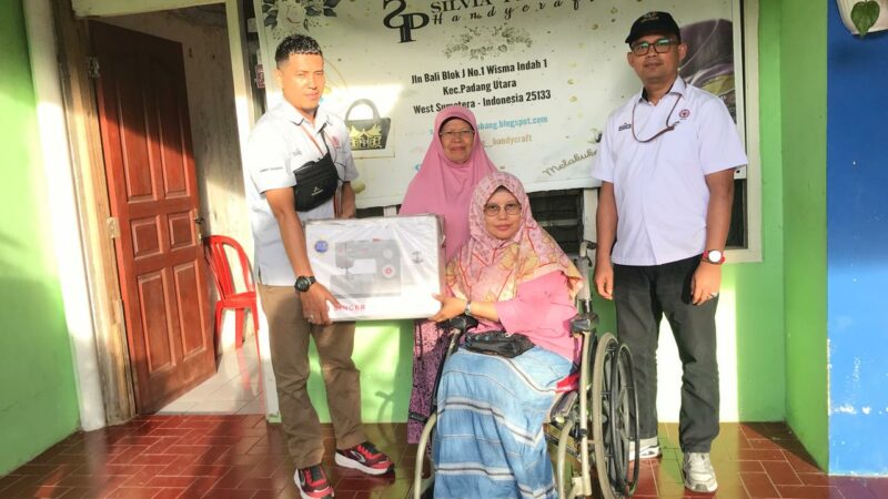 Tingkatkan Kemandirian Disabilitas, Semen Padang Bantu Peralatan Usaha
