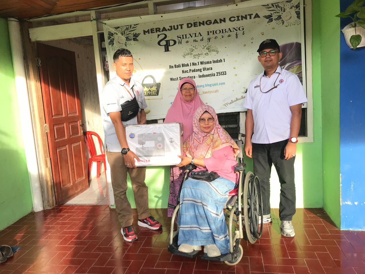 Tingkatkan Kemandirian Disabilitas, Semen Padang Bantu Peralatan Usaha