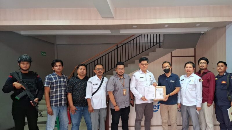 Kekurangan surat suara untuk Pilkada 2024 terjadi di Kota Padang. Kekurangan surat suara ini menjadi perhatian serius mengingat pentingnya