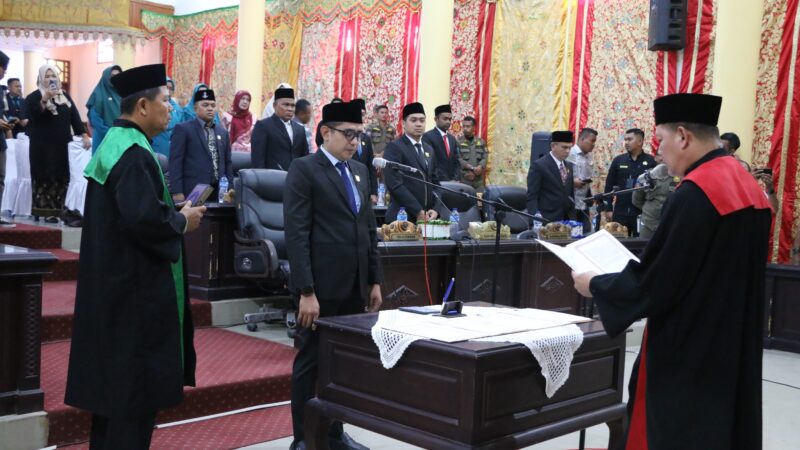 Ketua Pengadilan Negeri (PN) Kelas I B Pariaman, Dedi Kuswara melantik Yogi Firman sebagai Wakil Ketua DPRD Kota Pariaman masa jabatan.