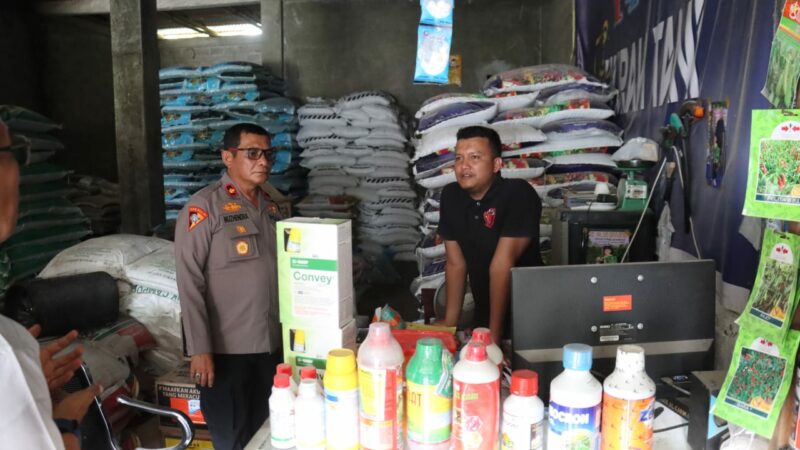 Polres Pasaman Barat bersama Dinas Koperindag Pasbar melakukan pengecekan ketersediaan dan pengawasan pendistribusian pupuk bersubsidi