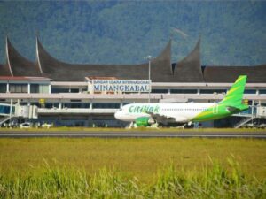 BPS Sumbar mencatat kunjungan wisatawan mancanegara (wisman) ke Sumatra Barat melalui pintu masuk Bandara Internasional Minangkabau (BIM)