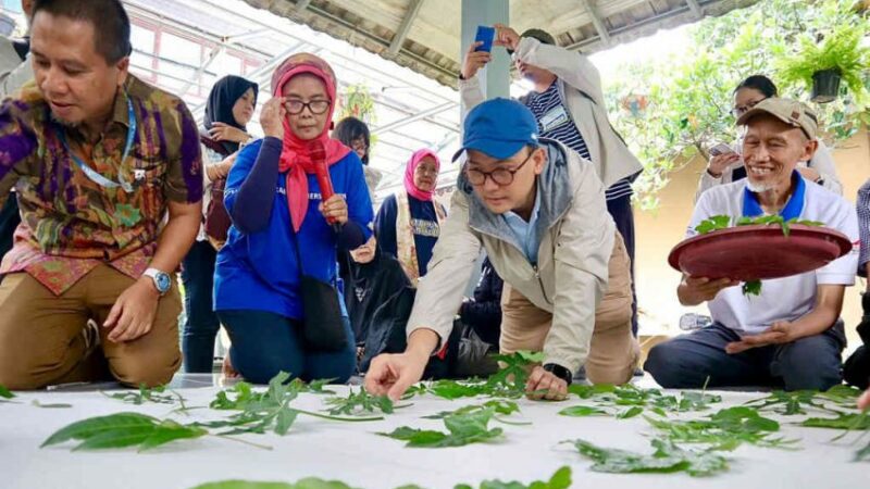 Langkah warga Kampung Berseri Astra Pekayon Bekasi memberikan bukti pentingnya menjaga lingkungan sekaligus memberikan makna kepada generasi