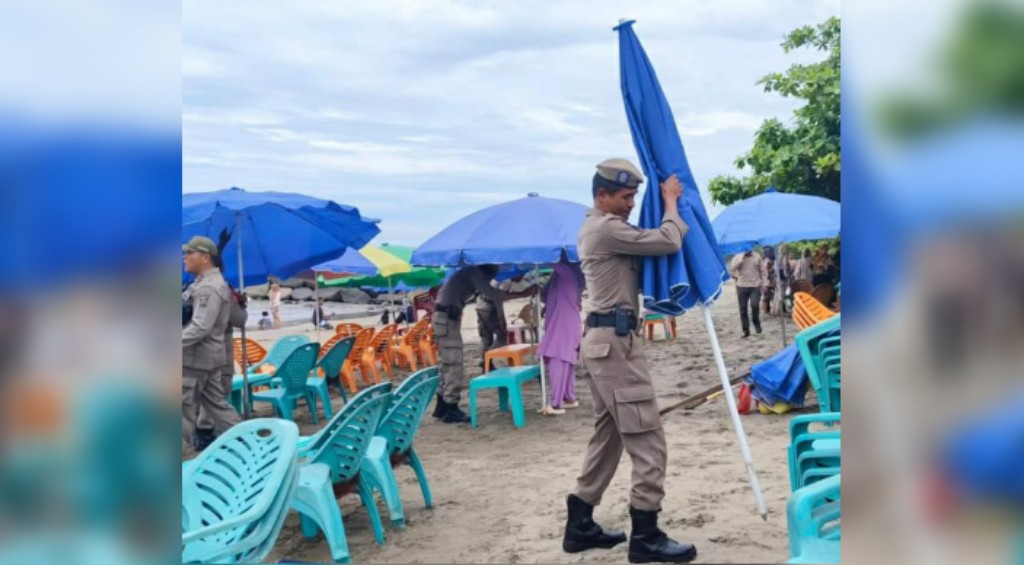 Jaga Keamanan Pantai Padang, Satpol PP Tempatkan Personel di 4 Titik Strategis