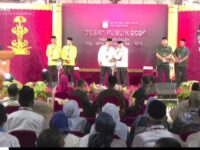 Para calon Wali Kota Pariaman 2024 saling adu gagasan dalam debat publik pertama yang berlangsung Minggu malam (3/11/2024). Debat yang diadakan di Balai Kota Pariaman