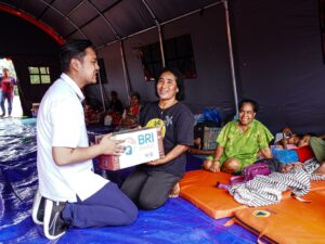 BRI melalui aktivitas Tanggung Jawab Sosial dan Lingkungan (TJSL) BRI Peduli merespon kejadian bencana alam erupsi Gunung Lewotobi Laki-laki,
