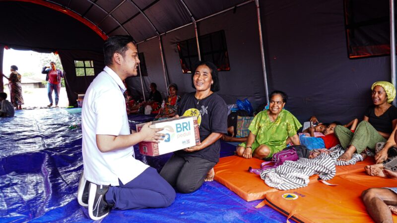 BRI melalui aktivitas Tanggung Jawab Sosial dan Lingkungan (TJSL) BRI Peduli merespon kejadian bencana alam erupsi Gunung Lewotobi Laki-laki,