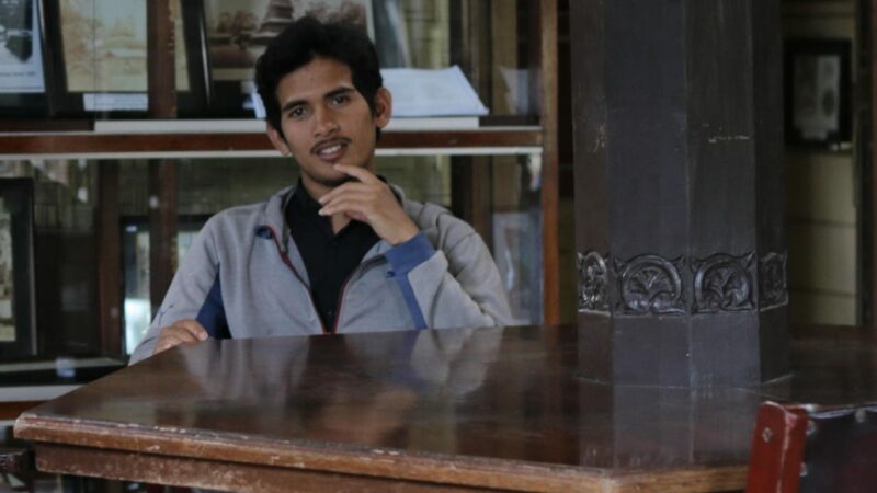 Buya Hamka atau Haji Abdul Malik Karim Amrullah adalah salah satu ulama besar dan sastrawan terkemuka di Indonesia. Lahir di Maninjau,