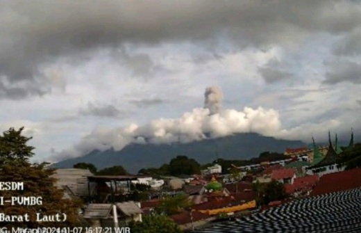 Gunung Marapi di Sumatra Barat (Sumbar) kembali erupsi pada Kamis (7/11/2024) pukul 16:01 WIB. Sebelumnya pada hari ini, Gunung Marapi