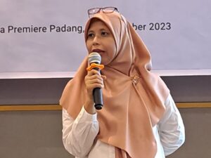 Debat publik pertama calon gubernur dan wakil gubernur Sumatra Barat yang diselenggarakan pada Rabu (13/11/2024), mendapat tanggapan