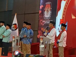 Debat publik kedua Pemilihan Kepala Daerah (Pilkada) Kota Padang digelar oleh Komisi Pemilihan Umum (KPU) Kota Padang di Hotel Truntum