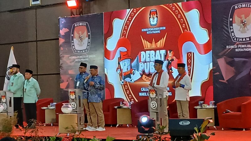 Debat publik kedua Pemilihan Kepala Daerah (Pilkada) Kota Padang berlangsung di Hotel Truntum, Kota Padang, pada Jumat (15/11/2024)