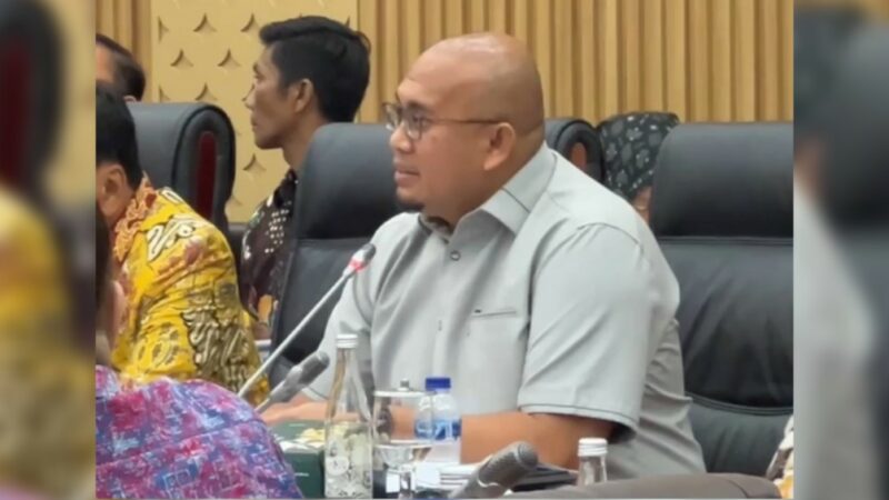 Wakil Ketua Komisi VI DPR RI asal Sumbar Andre Rosiade meminta PT Bank Rakyat Indonesia (Persero) Tbk atau BRI menurunkan suku bunga kredit