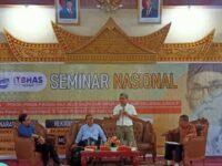 Filosof dan pengamat politik Rocky Gerung menekankan pentingnya meneladani kecerdasan dan kemampuan diplomasi Haji Agus Salim bagi generasi