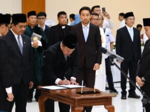 Menteri Agraria dan Tata Ruang/Kepala Badan Pertanahan Nasional (ATR/BPN), Nusron Wahid hadir menjadi saksi dalam pelantikan pejabat