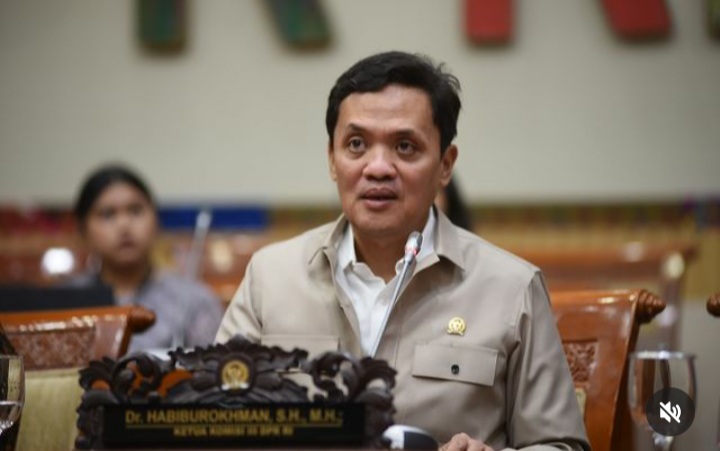 Ketua Komisi III DPR RI, Habiburokhman, menduga penembakan yang menewaskan Kasat Reskrim Polres Solok Selatan, AKP Ryanto Ulil Anshar,