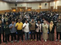 Ketua Bawaslu Kota Padang, Eris Nanda memimpin kegiatan Apel Siaga Pengawasan Pemilihan Gubernur dan Wakil Gubernur, Bupati dan Wakil Bupati,