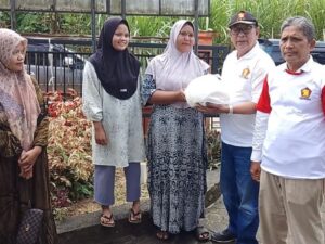 Anggota DPR RI asal Sumbar mengirimkan bantuan paket sembako untuk korban banjir bandang di Kecamatan Sumpur Kudus, Kabupaten Sijunjung,