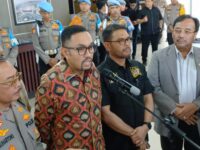 Komisi III DPR RI mendatangi Mapolda Sumatra Barat, Senin (25/11/2024). Di antara yang hadir ada wakil ketua komisi Ahmad Sahroni