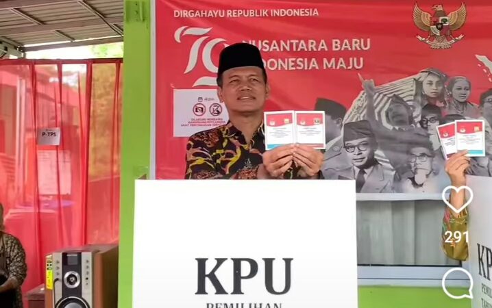 Calon Wali Kota Pariaman nomor urut satu, Genius Umar, harus menerima kekalahan di TPS tempatnya memilih, yakni TPS 01 Kampung Jawa Dua, Pariaman Tengah, Kota Pariaman,