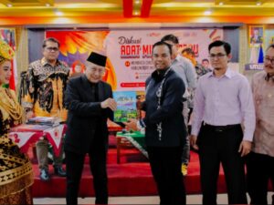 Universitas Muhammadiyah (UM) Sumatera Barat menggelar Diskusi Adat Minangkabau “Membaca Cindue Mato; Jati Diri dan Hukum Adat Minangkabau”