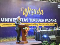 600 Lulusan UT Padang Diwisuda