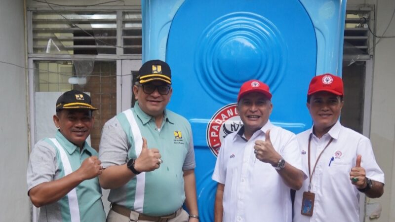 Dukung Program Sanitasi Kota Padang, PT Semen Padang Bantu Toilet Portable