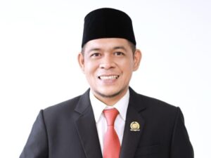 Hari itu, Kamis, 17 Desember 1970. Jalan Soetan Oesman, Payakumbuh, di samping rumah makan Asia Baru, tidak sesempit sekarang. Jalan yang