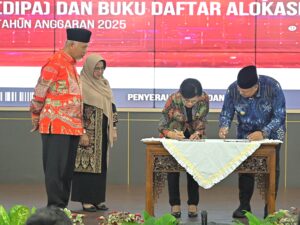 Total APBN untuk Sumbar Rp31,91 Triliun, Gubernur Serahkan DIPA dan TKD 2025
