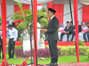 Menbud Fadli Zon Pimpin Upacara Hari Bela Negara di Pemprov Sumbar