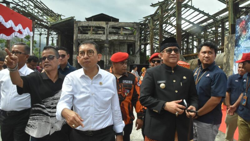 Pj Wako Padang Dampingi Menbud Fadli Zon Kunjungi Pabrik Seni Indarung 1