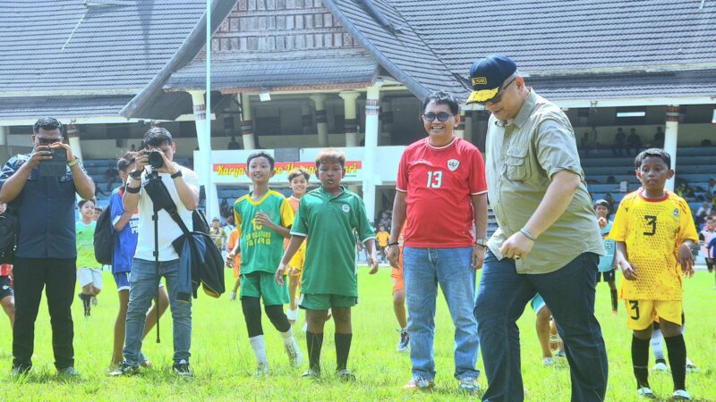 Pj Wako Padang Buka Festival Sepakbola U-12, Harapkan Lahir Generasi Emas