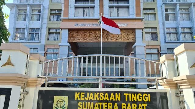 Sepanjang 2024, Kejaksaan Tinggi (Kejati) Sumbar sudah menangani 51 perkara korupsi yang dilimpahkan ke pengadilan sepanjang 2024.