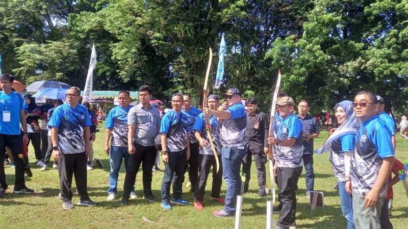 Kejuaraan Padang Open Archery Championship 2024 digelar di Lapangan Sepakbola Cubadak PT Semen Padang, Sabtu