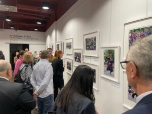 Pameran Etnofotografi Karya Bung Edy di Warsawa: Pencak Silat Minangkabau Menjadi Jembatan Diplomasi Budaya