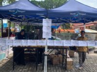 Jelang akhir tahun, Pemkab Tanah Datar kembali menggelar operasi pasar murah di pelataran parkir Dinas Dukcapil pada Kamis (19/12/2024).