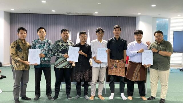 Dekan Fakultas Sains dan Teknologi (FST), Prof Nurus Salihin MSi PhD mengukuhkan sebanyak 113 pengurus Organisasi Mahasiswa (ORMAWA) di